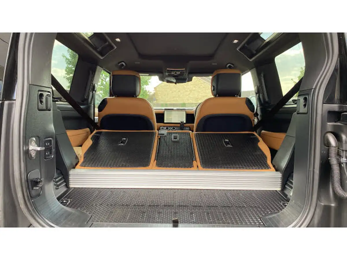 2023-land-rover-90-defender-50-p525-v8-big-9