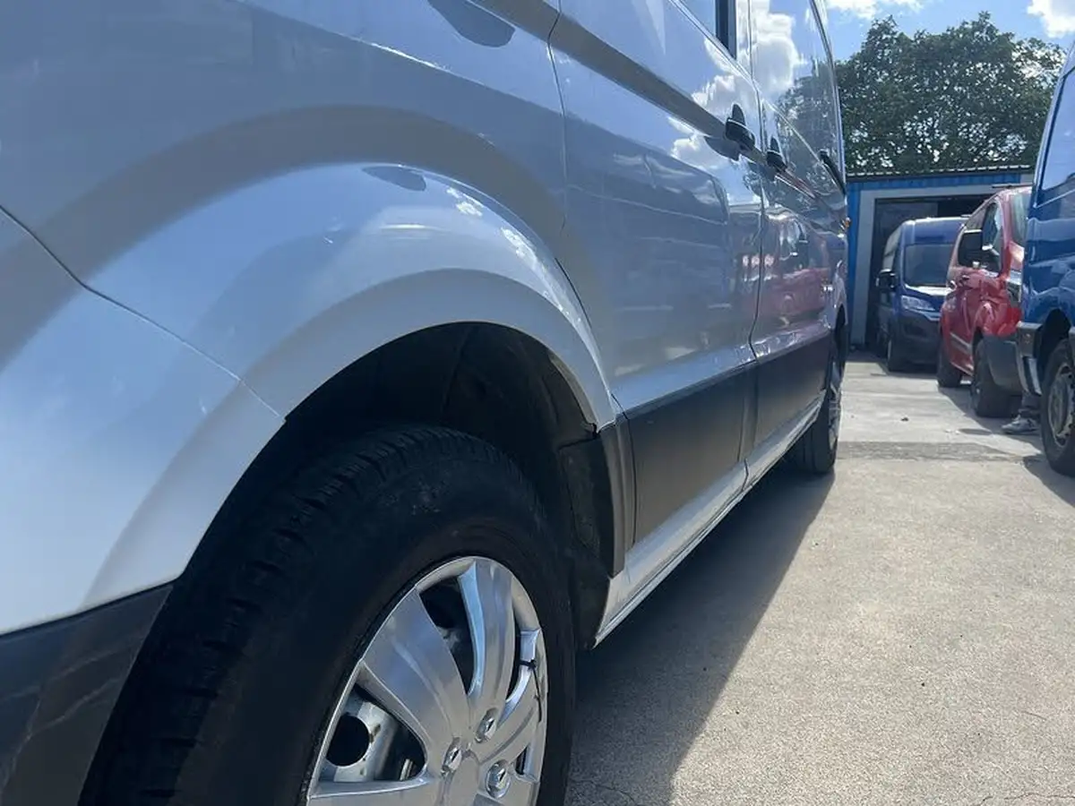 2019-volkswagen-crafter-20tdi-cr35-mwb-140pseu6-startline-panel-van-big-8