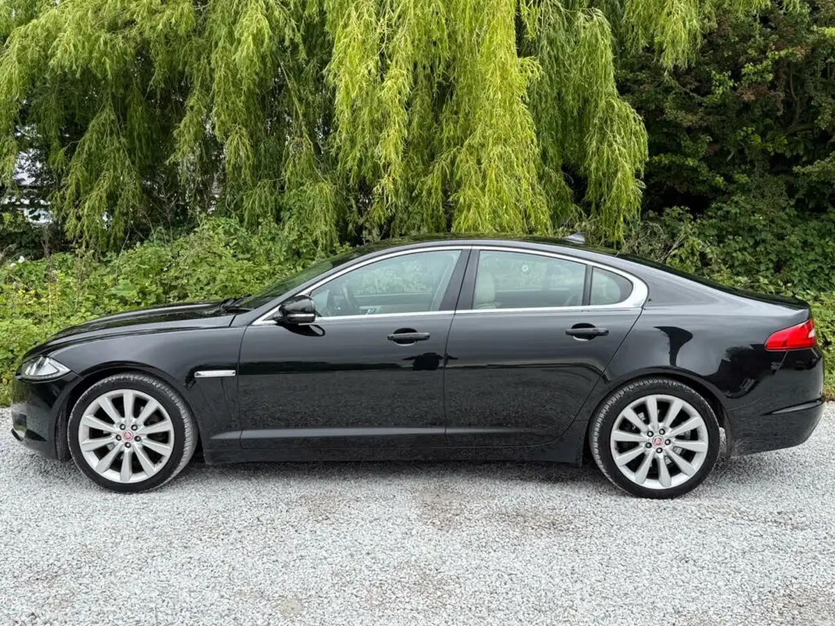 2015-jaguar-xf-22td-portfolio-200ps-saloon-4d-big-10