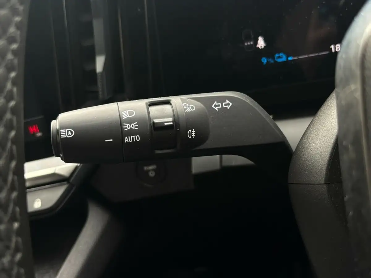 2024-renault-megane-e-tech-e-techno-big-17