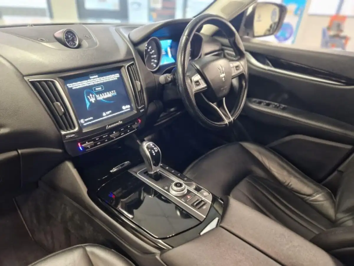 2017-maserati-levante-30td-awd-big-23