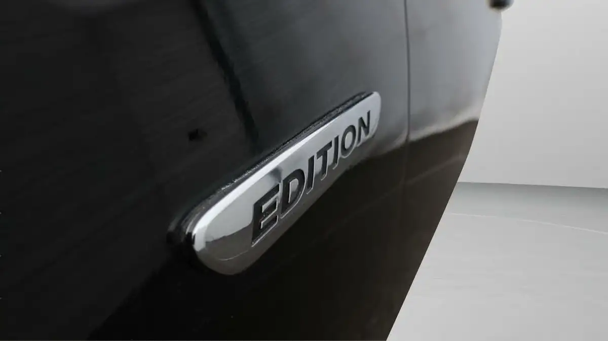 2021-mercedes-benz-a-class-13-a250e-amg-line-edition-hatchback-5d-big-34