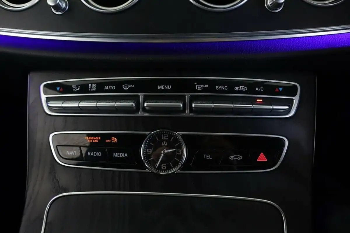 2019-mercedes-benz-e-class-20d-e220d-amg-line-edition-saloon-4d-big-20