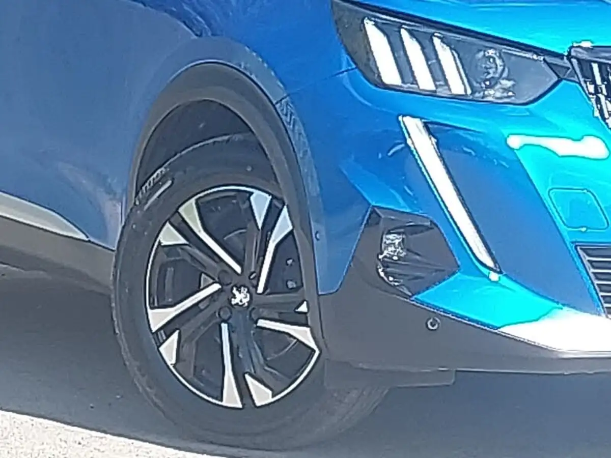 2022-peugeot-2008-suv-12-puretech-gt-big-8