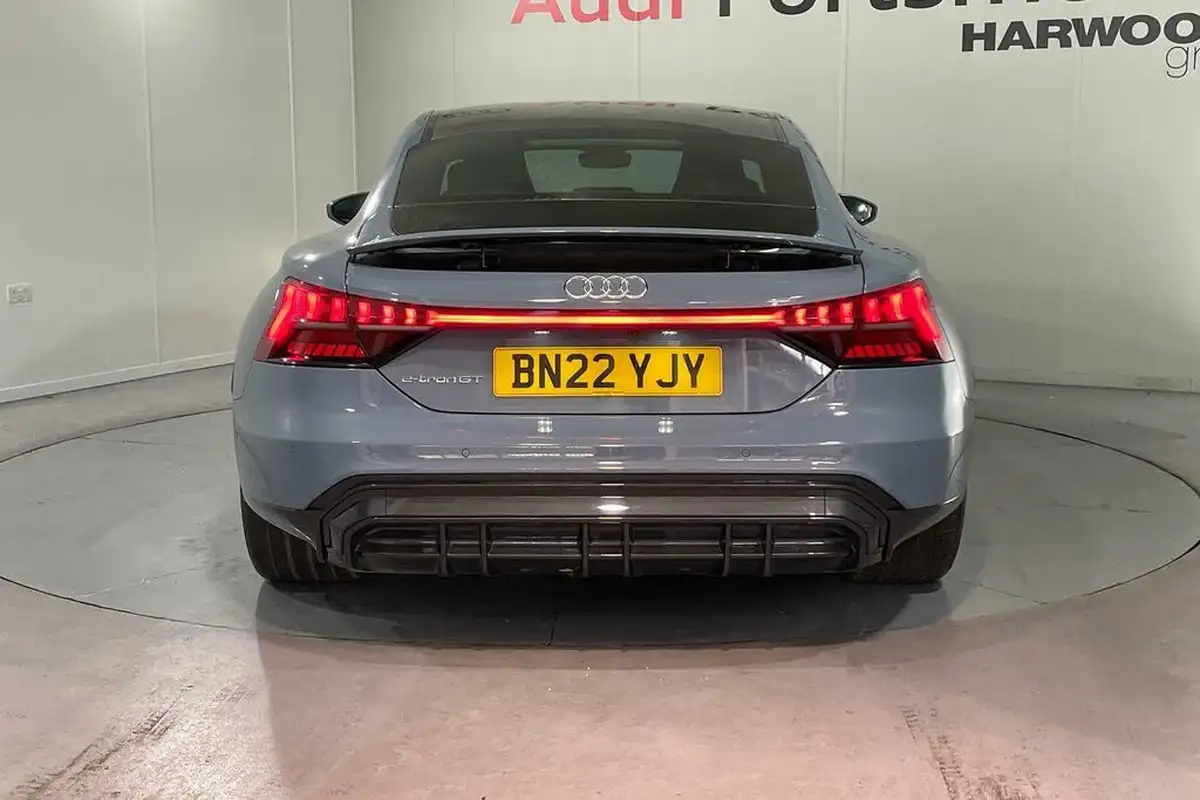 2022-audi-e-tron-gt-e-big-7