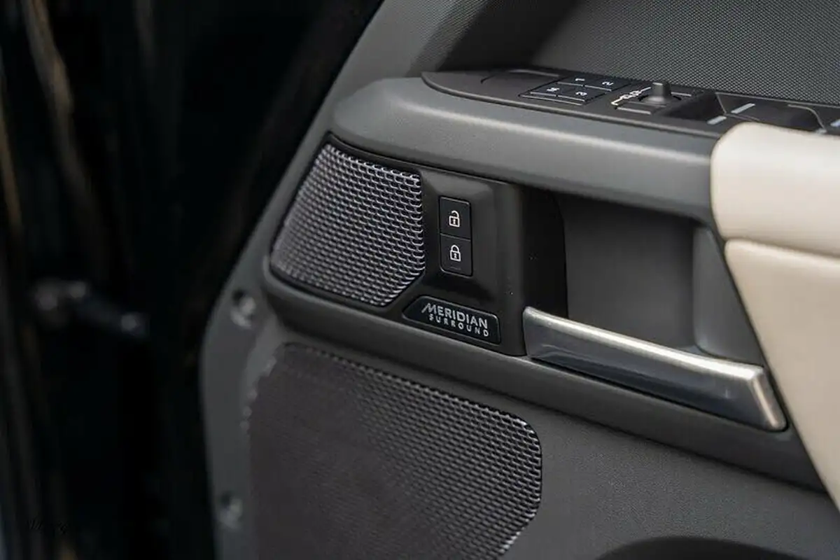 2023-land-rover-110-defender-30-d250-x-dynamic-hse-big-35