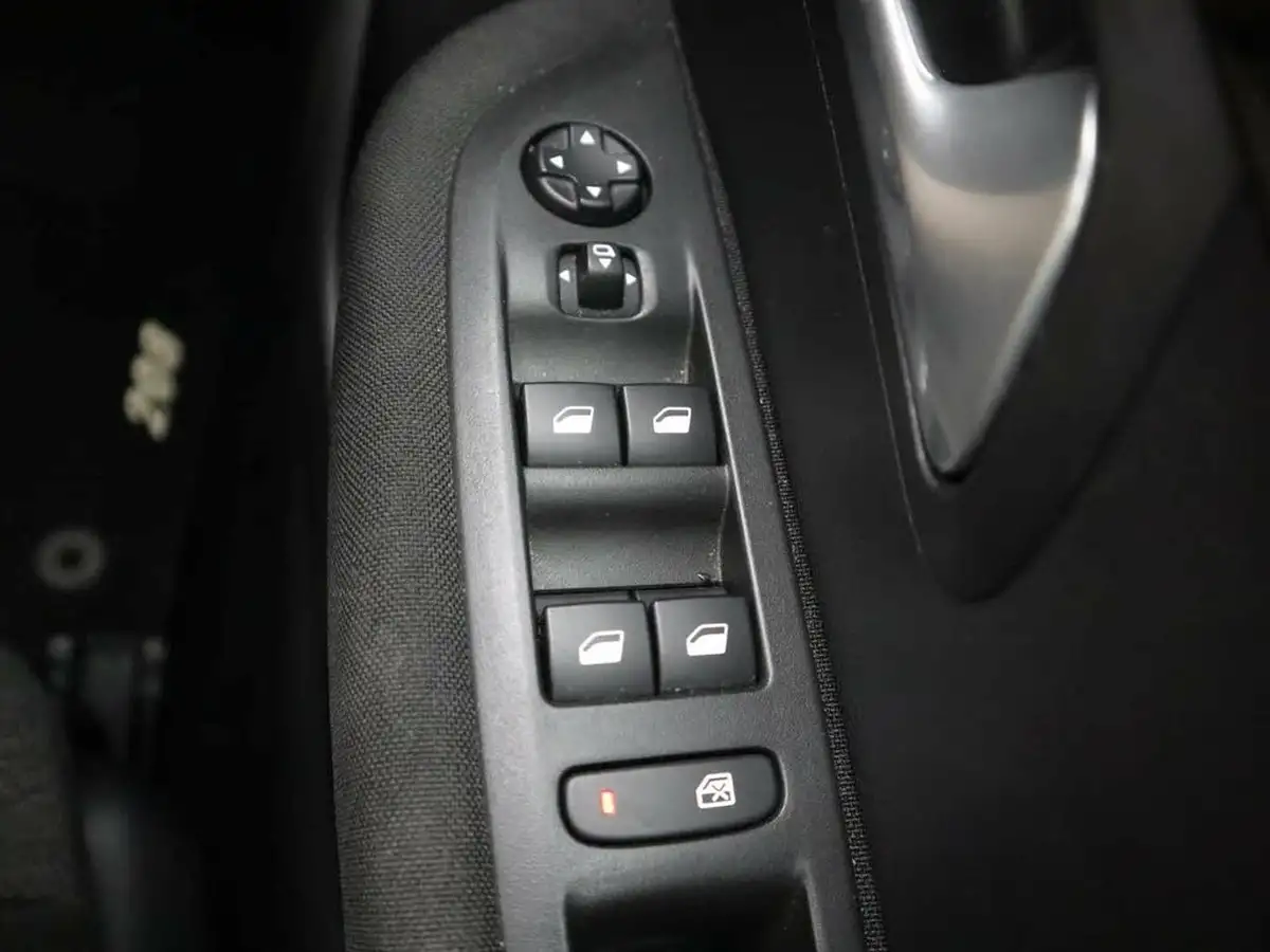2022-peugeot-208-12-puretech-active-premium-100bhp-eat8-big-37