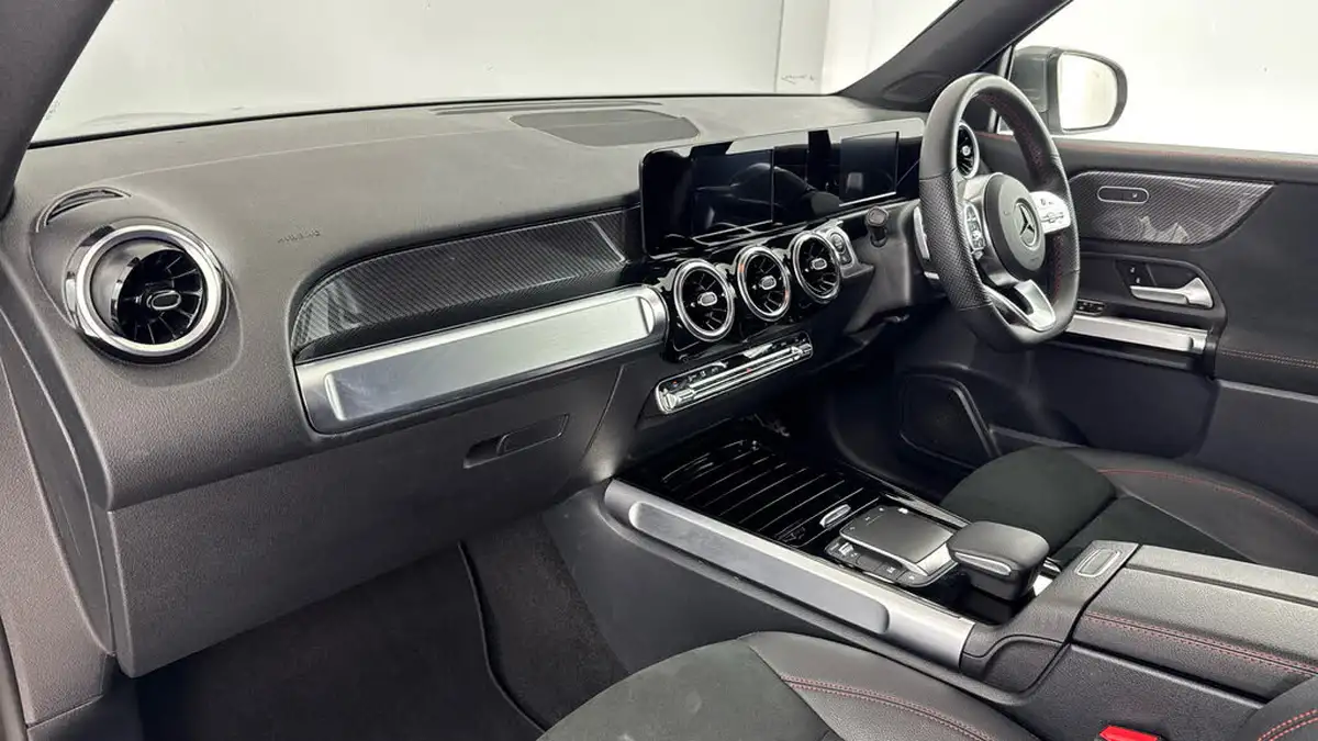 2021-mercedes-benz-glb-class-13-glb200-amg-line-8g-tronic-big-9