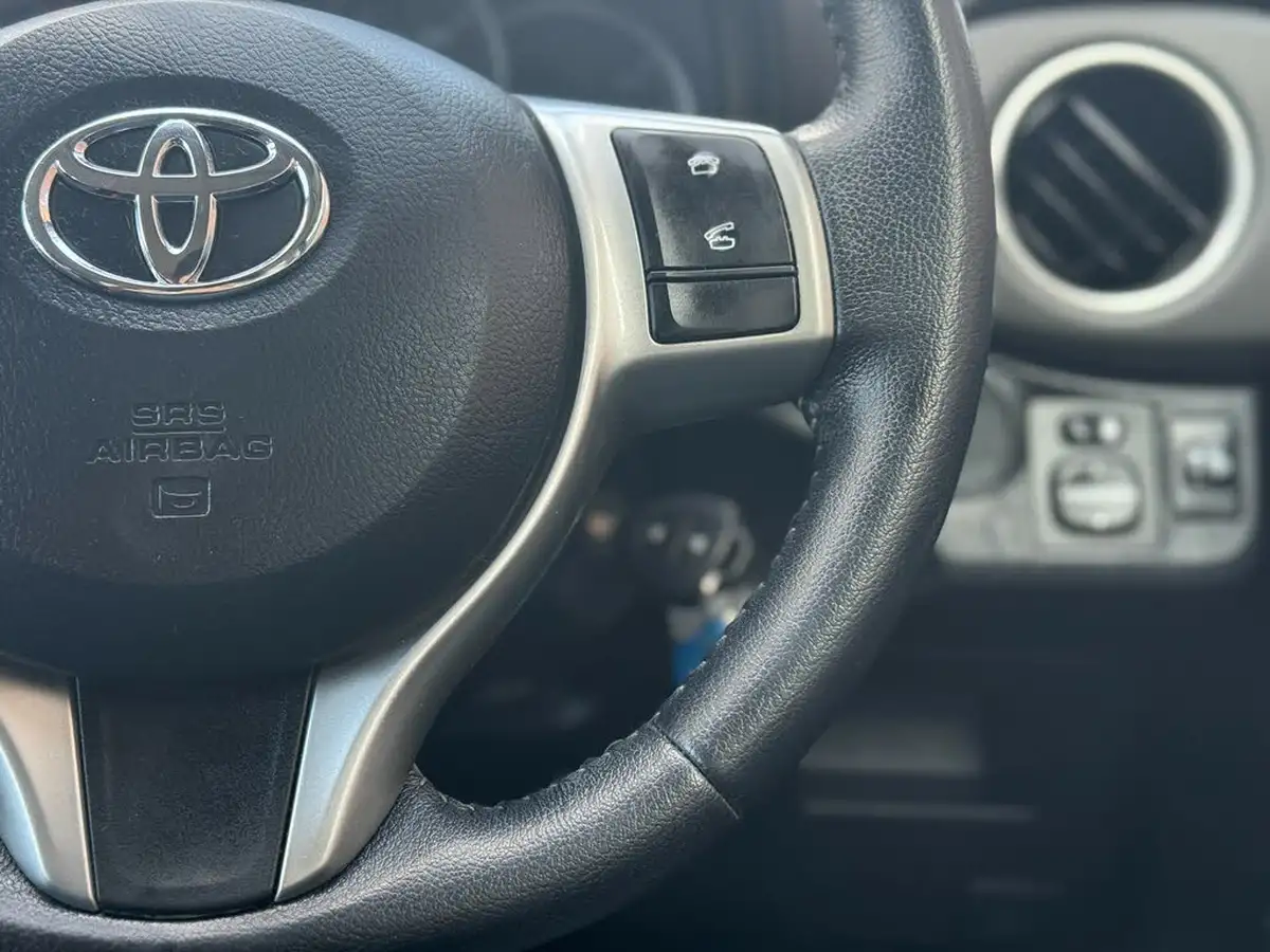 2012-toyota-yaris-133-tr-vvt-i-5d-big-17