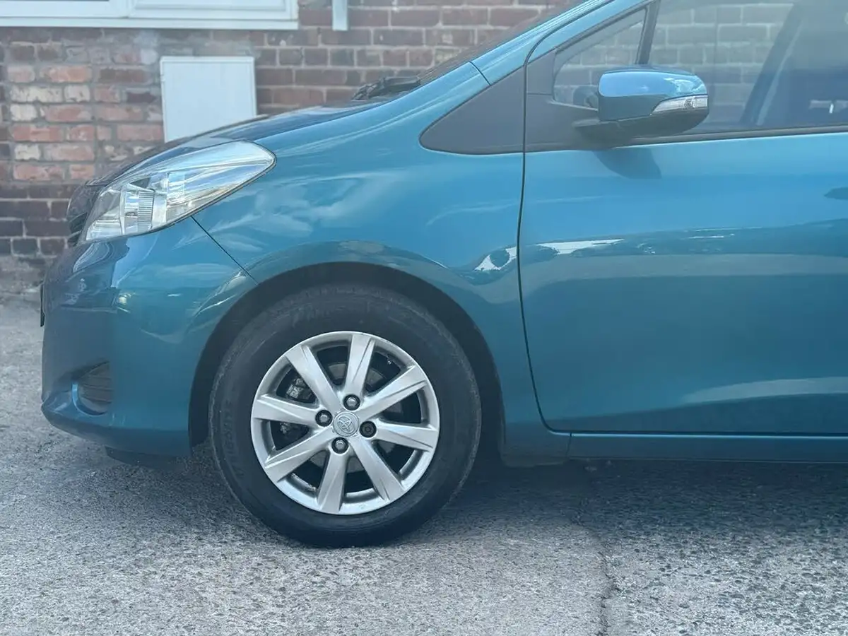 2012-toyota-yaris-133-tr-vvt-i-5d-big-41