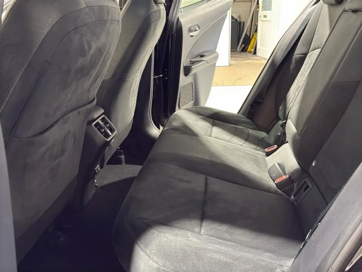2019-lexus-ux-250h-20-ux-big-6