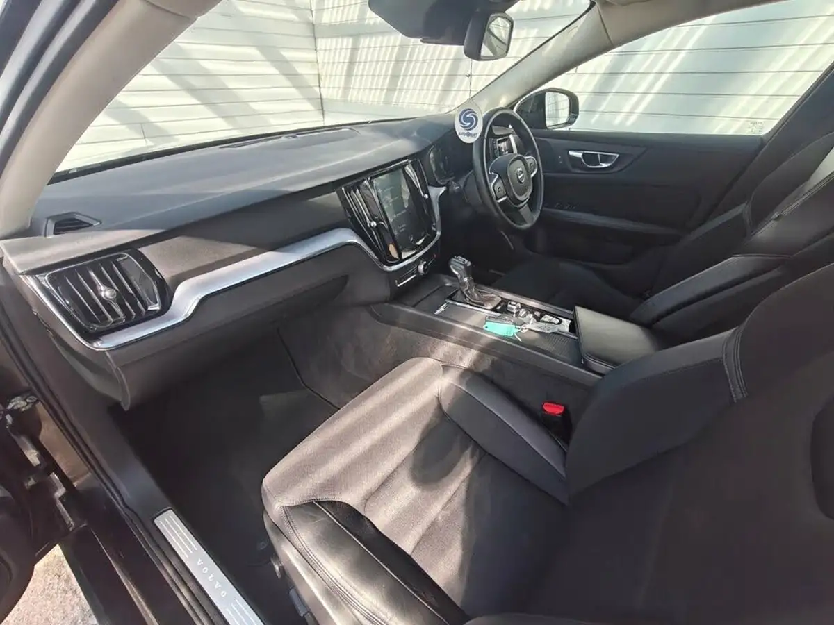 2018-volvo-v60-20td-d4-momentum-geartronic-big-3