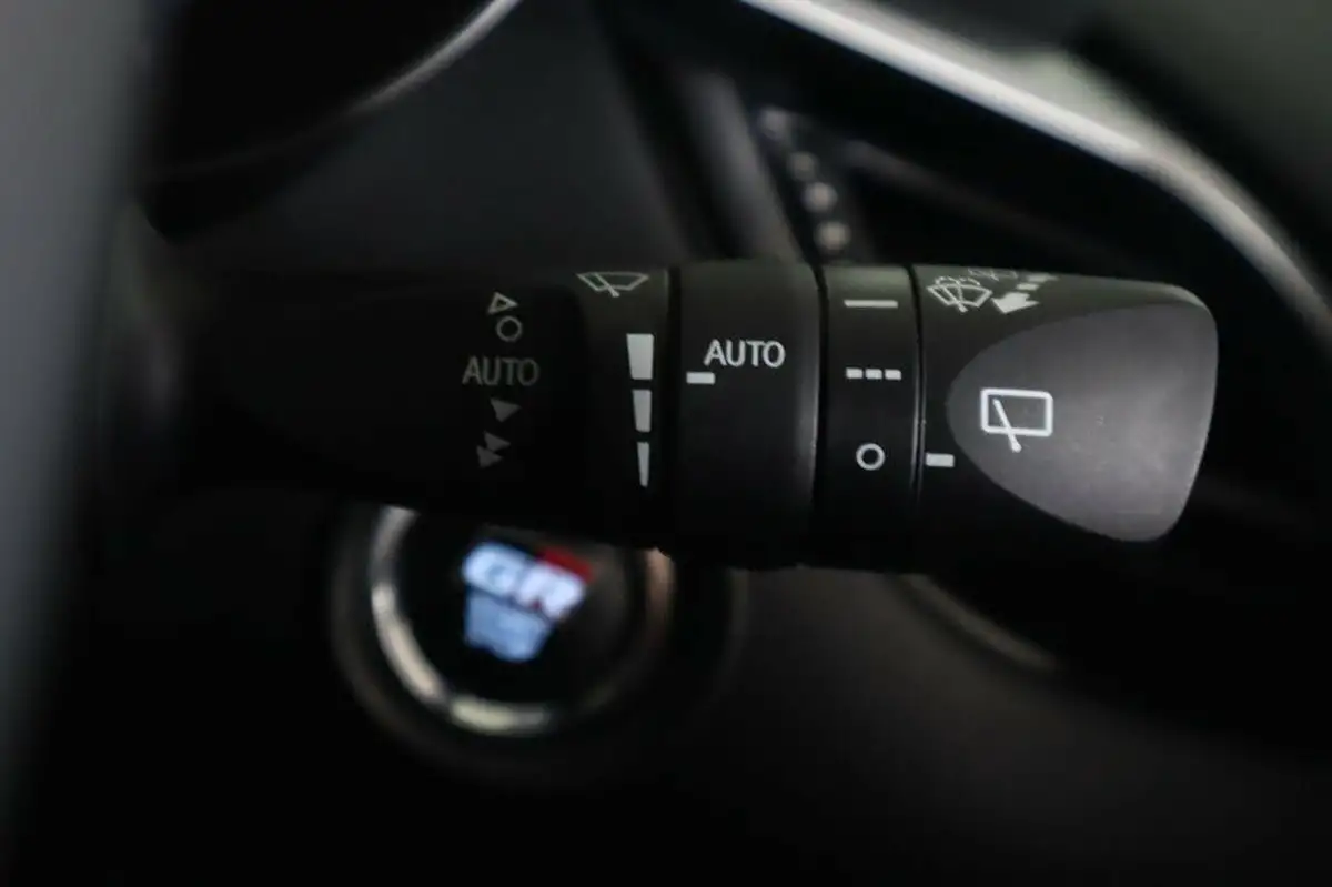 2022-toyota-c-hr-18-vvt-i-gr-sport-big-14