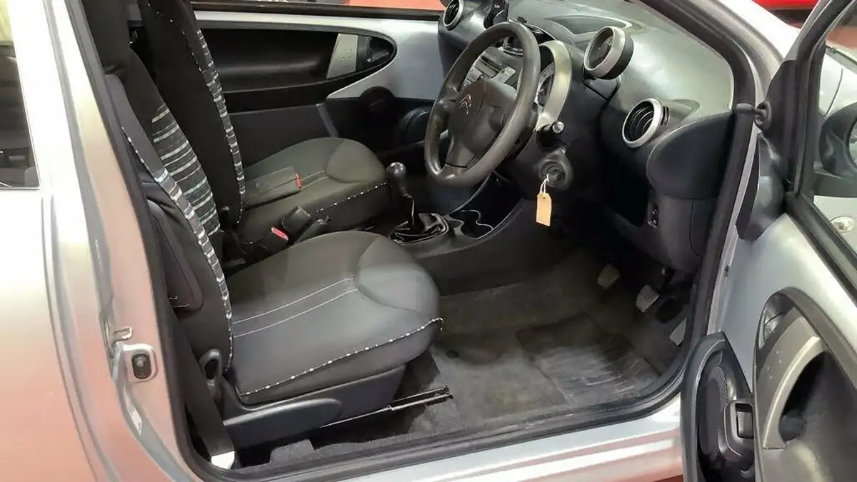2012-citroen-c1-10-vtr-3d-big-6
