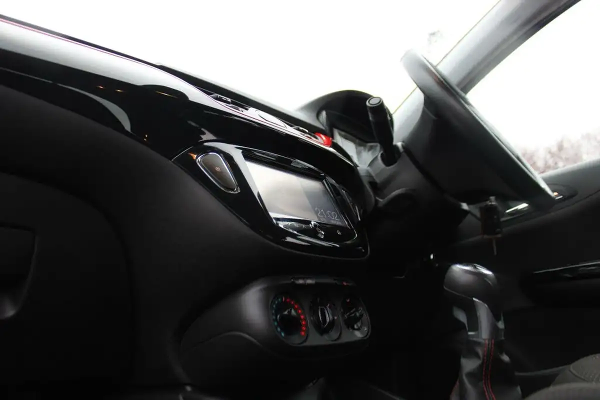 2015-vauxhall-corsa-14i-sri-vx-line-90ps-ecoflex-5d-1398cc-big-35