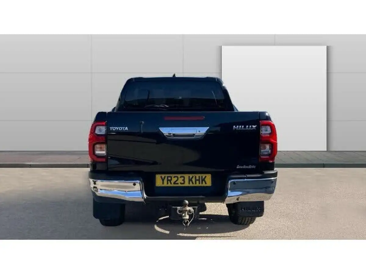 2023-toyota-hi-lux-28d-4d-invincible-2754cc-auto-big-5
