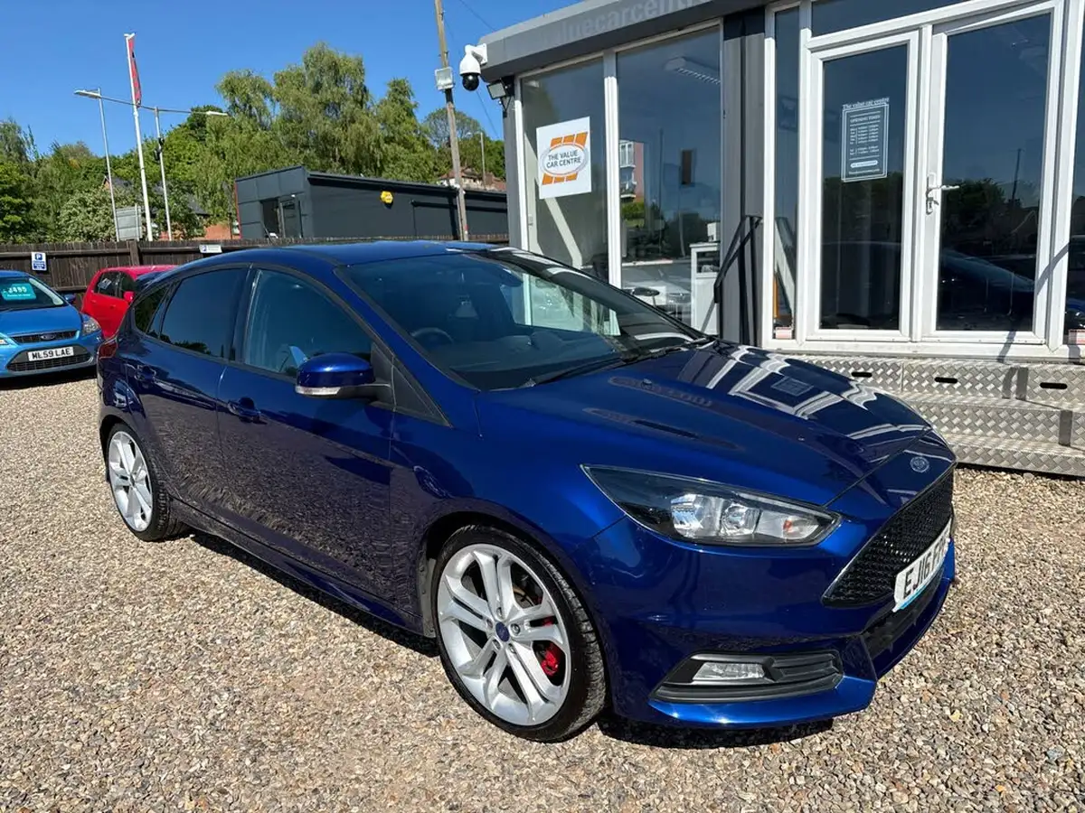 2016-ford-focus-20tdci-st2-hatchback-big-0