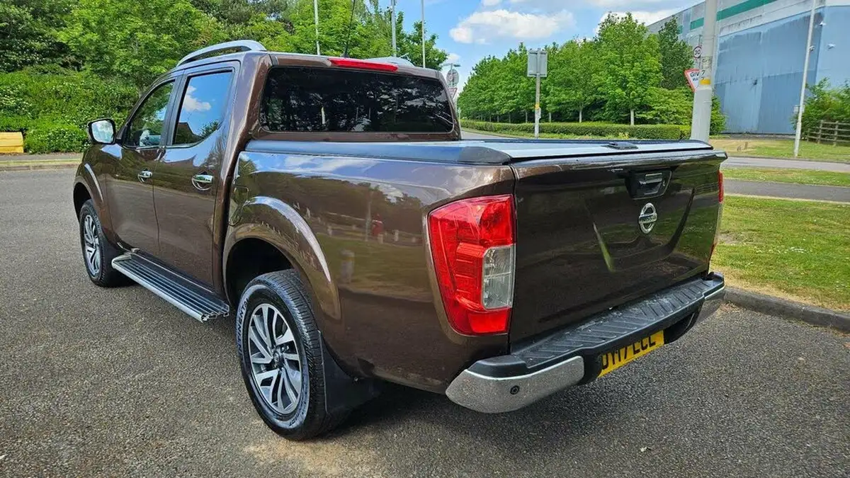 2017-nissan-navara-23dci-tekna-big-4