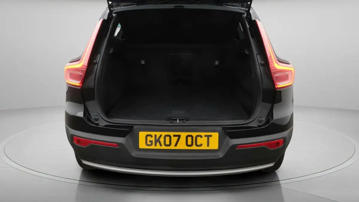 2019-volvo-xc40-20td-d3-momentum-big-17