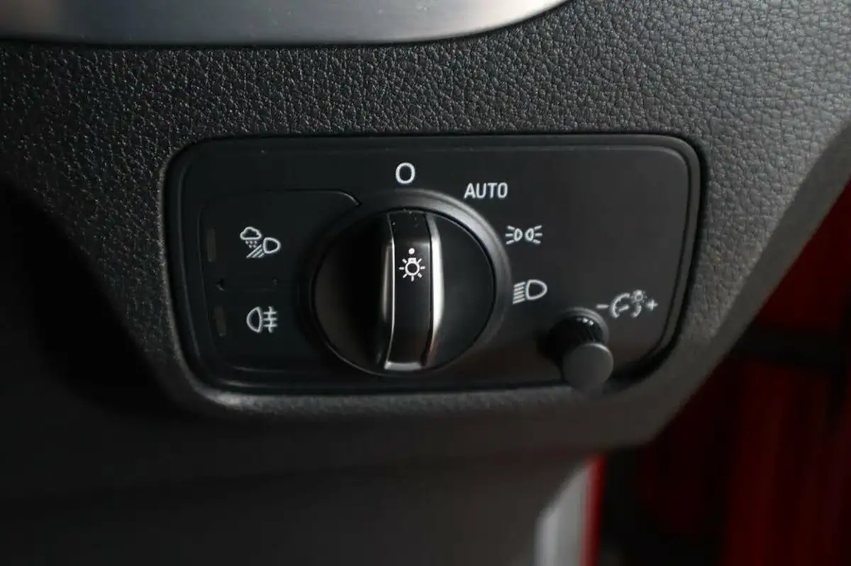 2018-audi-q2-16tdi-s-line-115ps-big-30