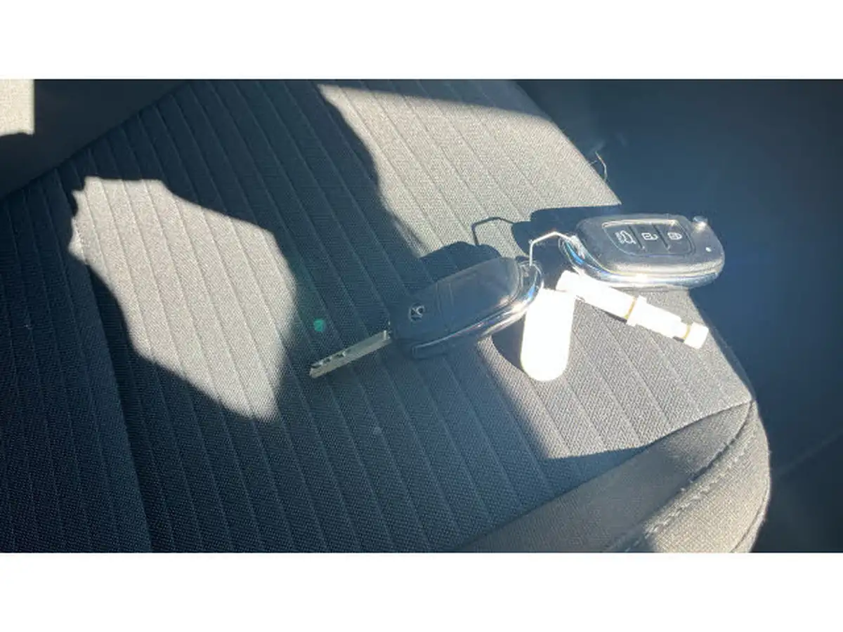 2023-hyundai-i20-10-t-gdi-se-connect-eclutch-imt-big-19
