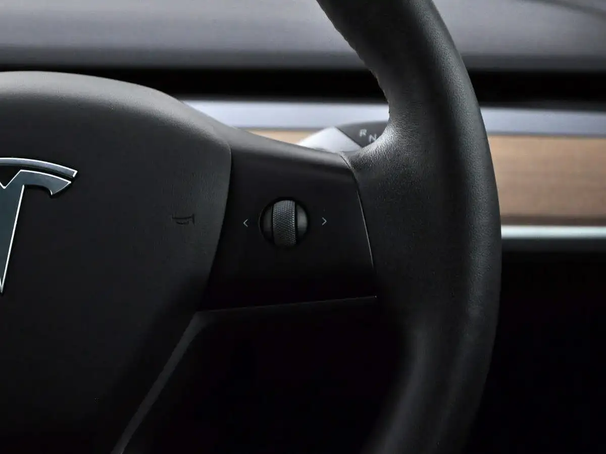 2020-tesla-model-3-e-long-range-big-76