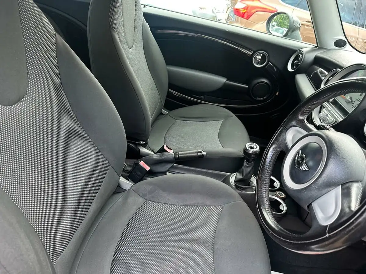 2008-mini-cooper-14-one-95bhp-big-27