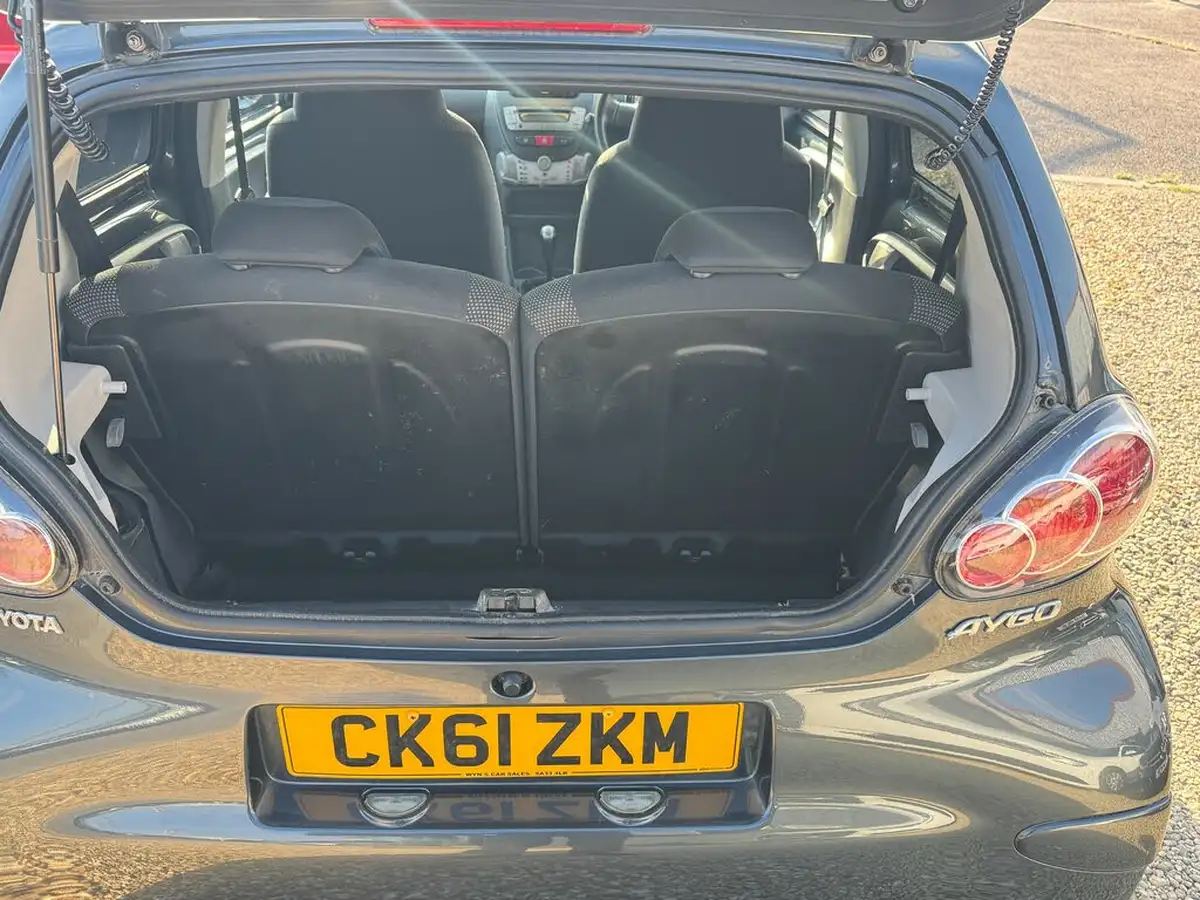 2012-toyota-aygo-10-aygo-go-5d-big-17
