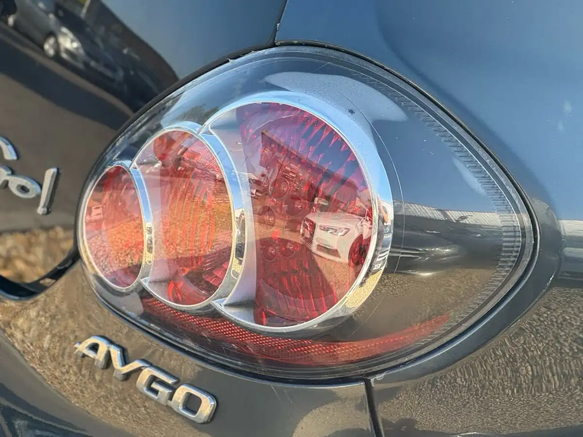 2012-toyota-aygo-10-aygo-go-5d-big-41