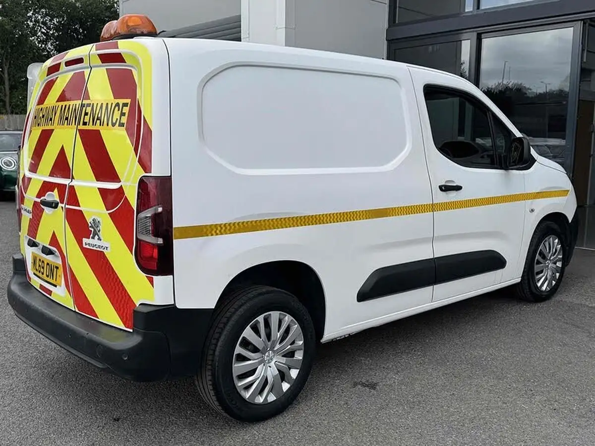 2019-peugeot-partner-15-bluehdi-1000-professional-100ps-eu6dt-panel-big-11