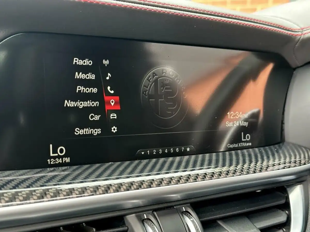 2019-alfa-romeo-stelvio-29-biturbo-quadrifoglio-big-25