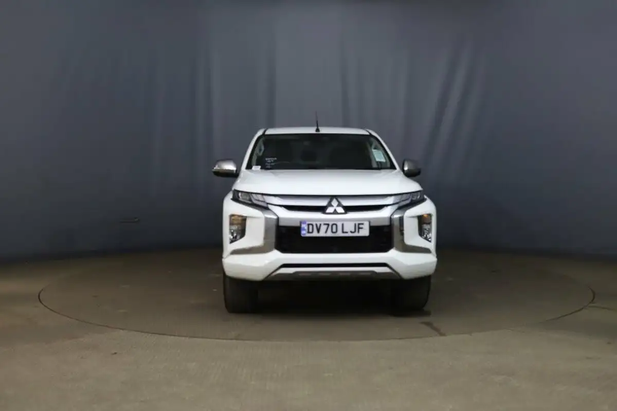 2020-mitsubishi-l200-22di-d-barbarian-x-big-1