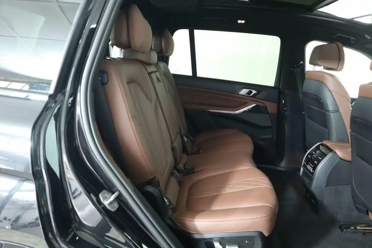 2022-bmw-x7-30td-xdrive-40d-m-sport-big-15