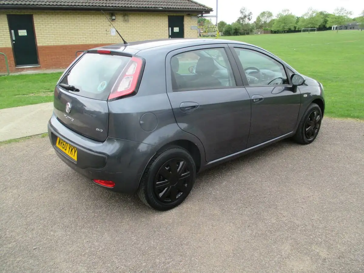 2010-fiat-punto-evo-14-dynamic-8v-ss-5d-big-4