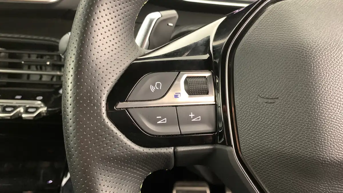 2022-peugeot-2008-suv-12-puretech-gt-eat8-big-18