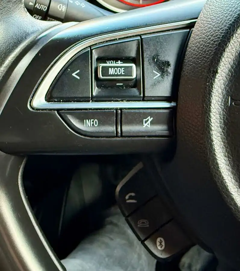 2019-suzuki-swift-12-dualjet-attitude-big-18