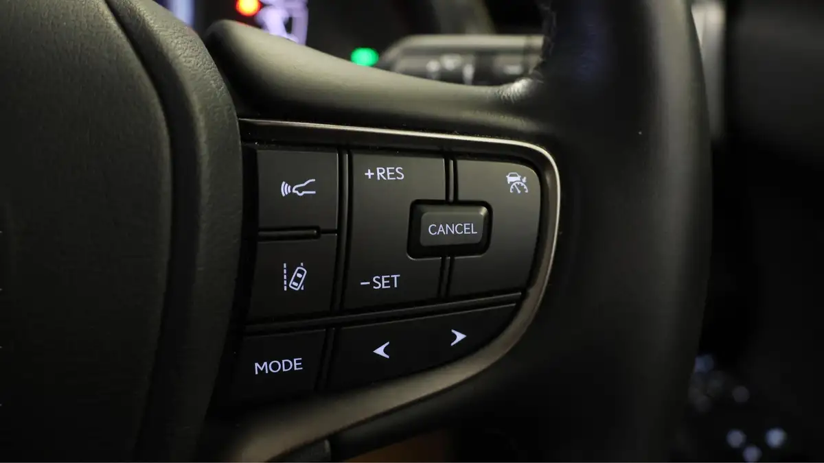 2021-lexus-ux-250h-20-takumi-big-24