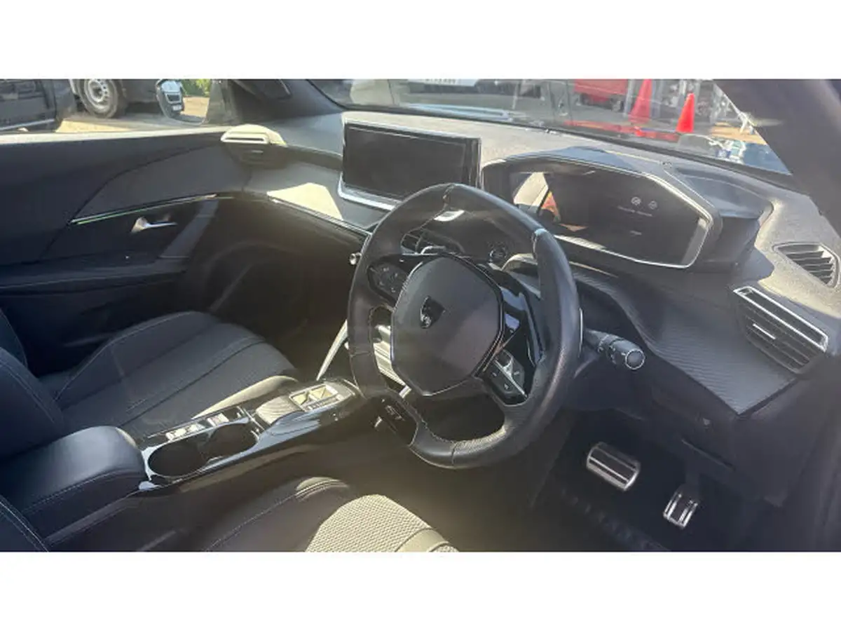 2023-peugeot-2008-suv-big-10