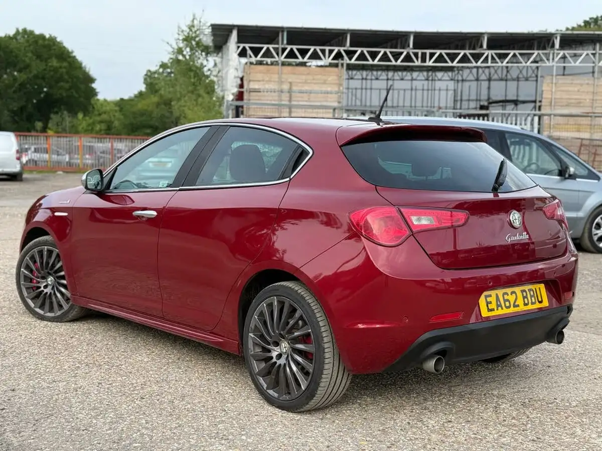 2012-alfa-romeo-giulietta-20td-sportiva-170bhp-big-1