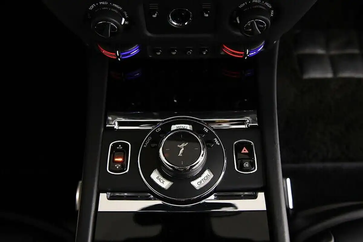 2017-rolls-royce-wraith-66-no-trim-big-18