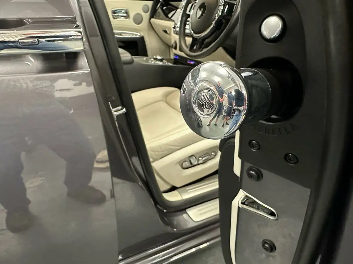 2018-rolls-royce-ghost-66-big-14