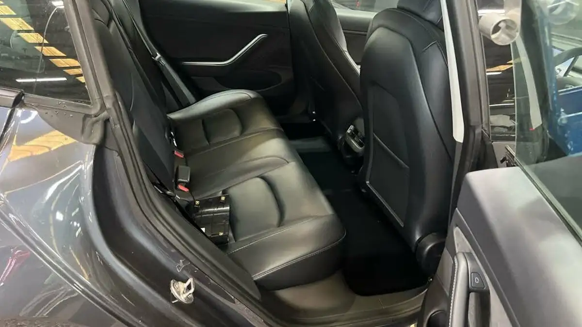 2020-tesla-model-3-e-long-range-big-15