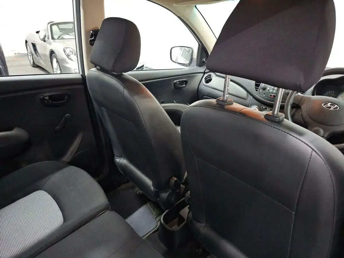 2010-hyundai-i10-12-classic-big-14
