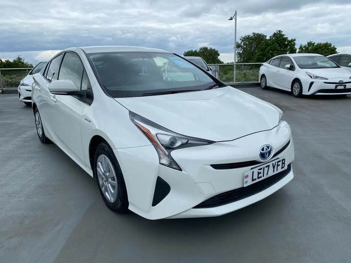 2017-toyota-prius-big-3