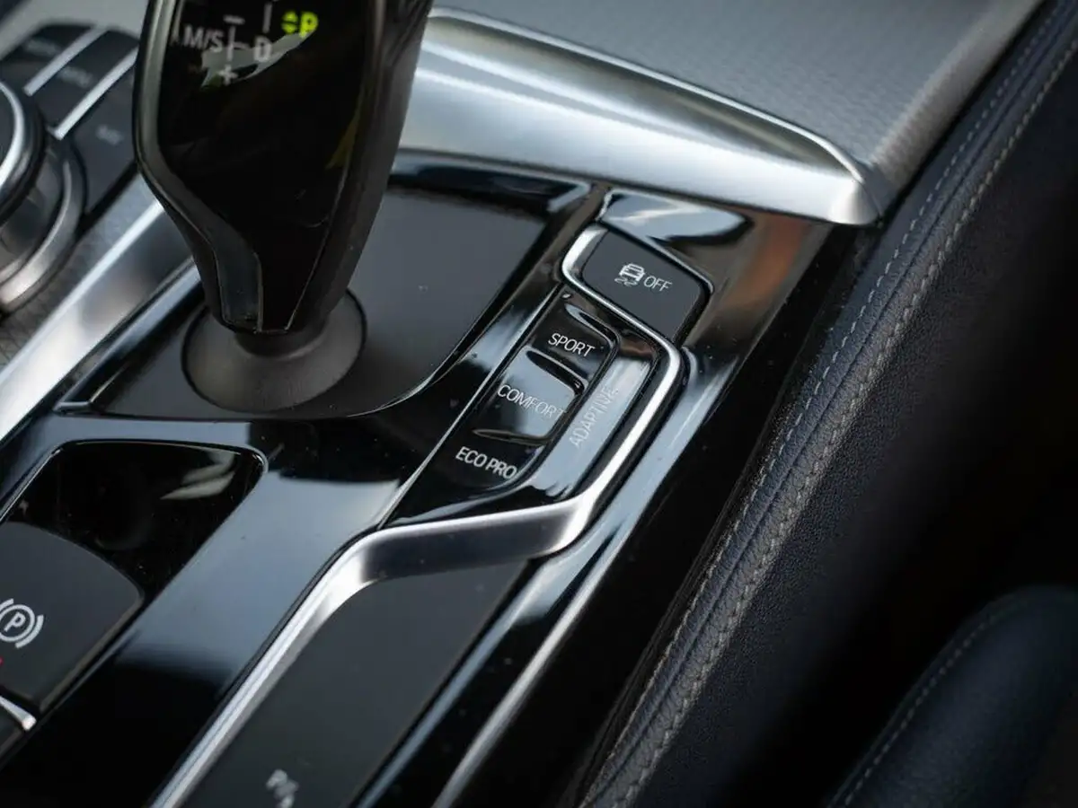 2017-bmw-5-series-30-540i-m-sport-saloon-4d-big-37