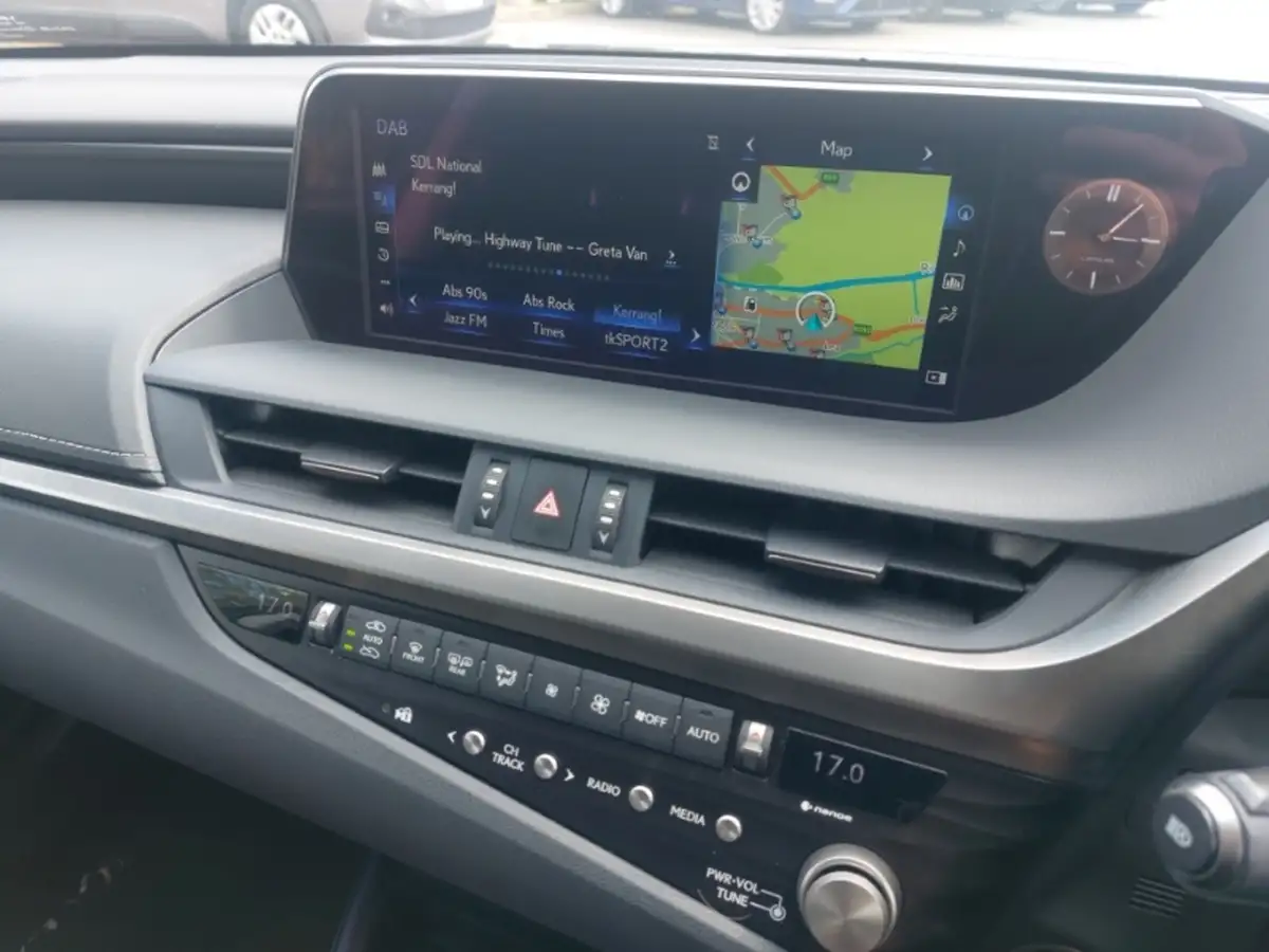 2021-lexus-es-300h-25-es-218bhp-without-navigation-big-14