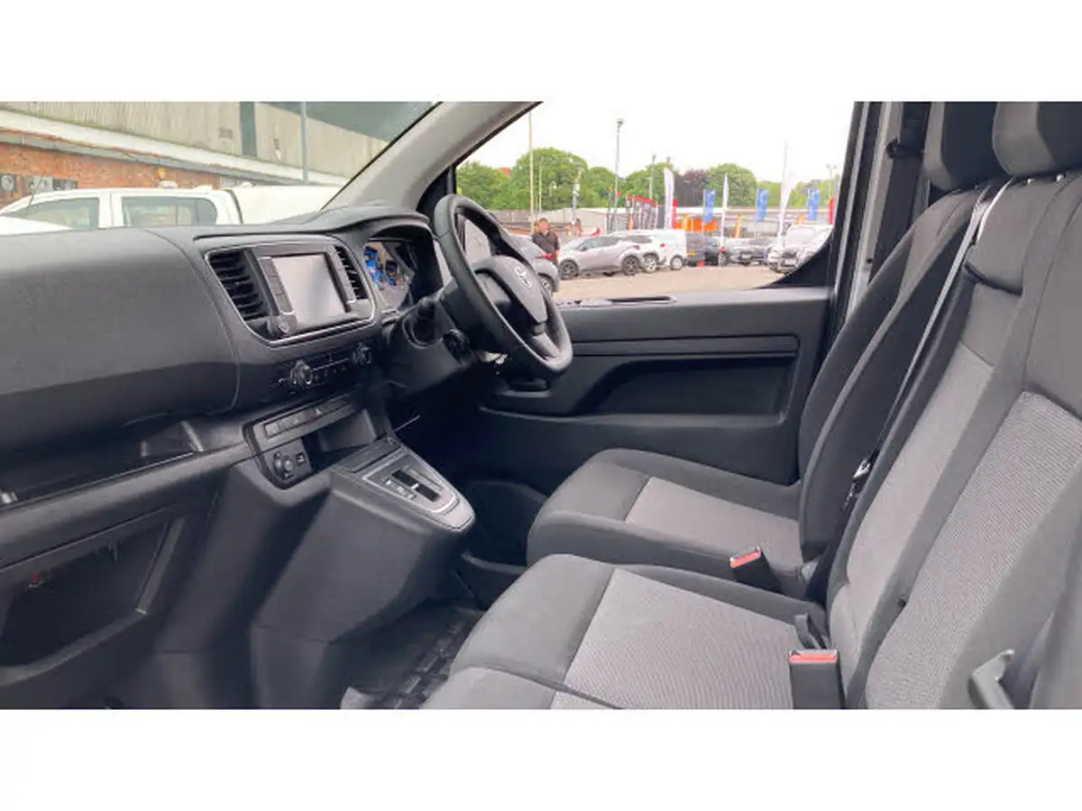 2023-toyota-proace-city-e-icon-l2-big-9