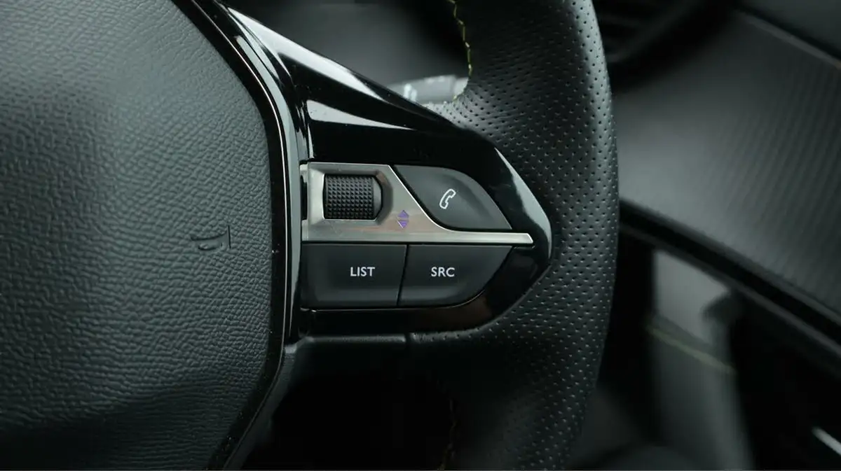 2020-peugeot-2008-suv-12-puretech-gt-line-big-26