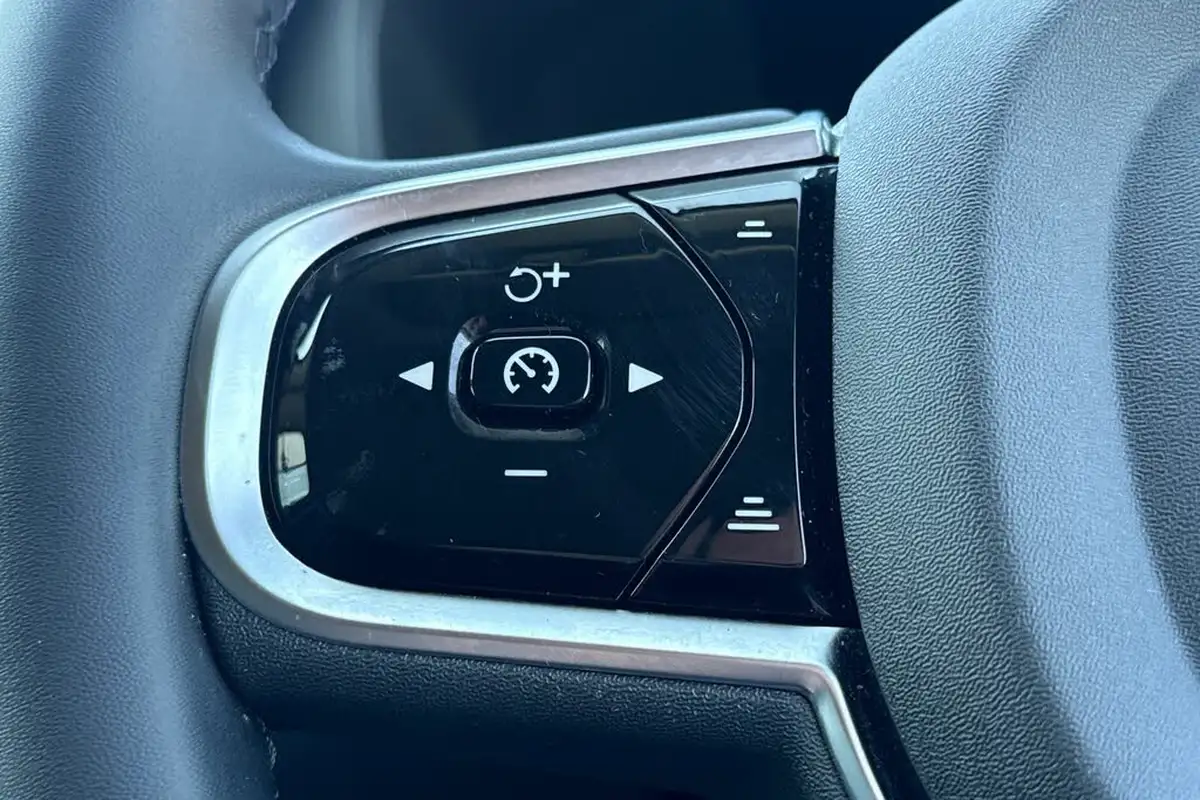 2024-volvo-xc60-20-b5-plus-big-10