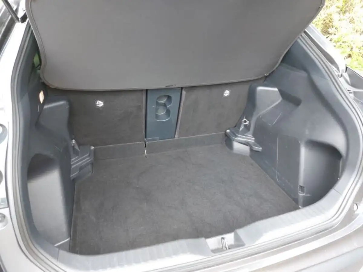 2022-toyota-yaris-15-vvt-i-design-panoramic-roof-big-7